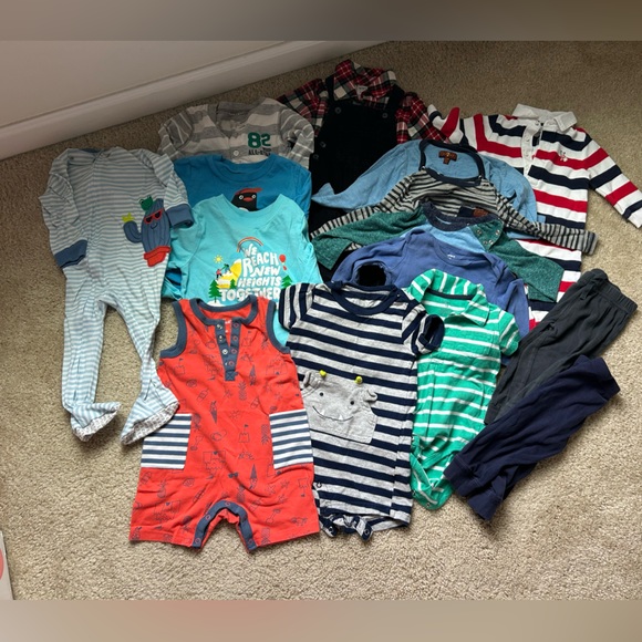 Size 9-12 month bundle of onesies and rompers - Picture 1 of 11